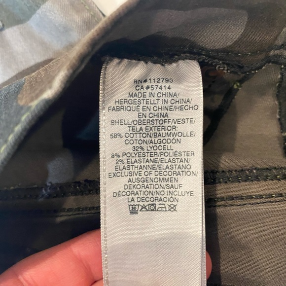 True Religion Camo Distressed Stretch Skinny Pants - Picture 6 of 10